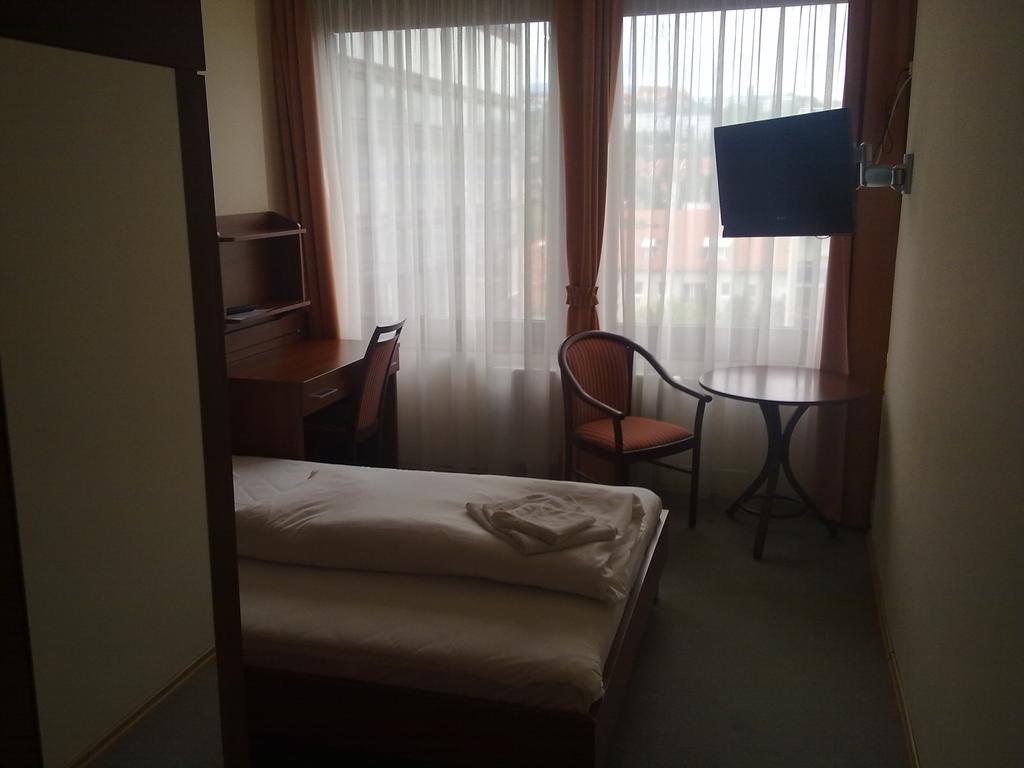 Eszterhazy Karoly Egyetem Hotell Eger Rum bild