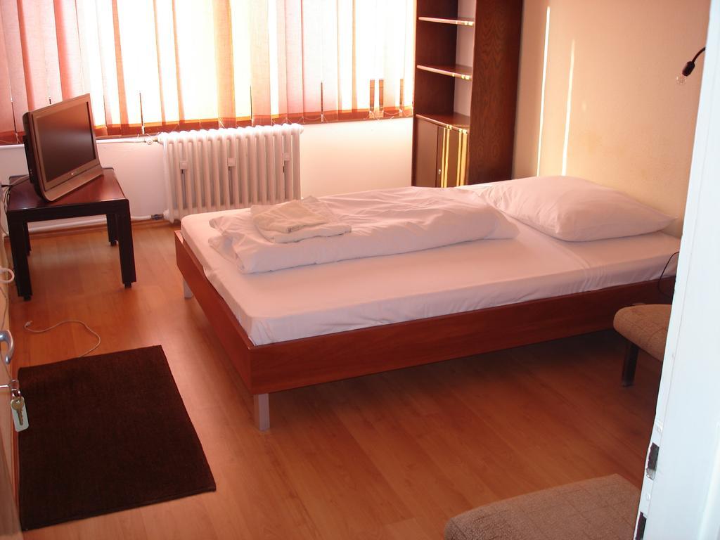 Eszterhazy Karoly Egyetem Hotell Eger Rum bild