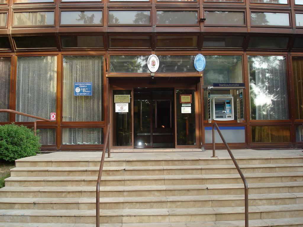 Eszterhazy Karoly Egyetem Hotell Eger Exteriör bild