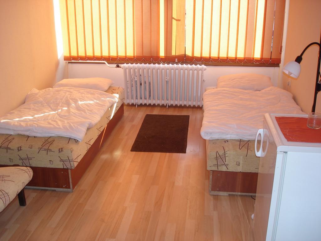 Eszterhazy Karoly Egyetem Hotell Eger Rum bild